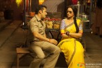 Chulbul Pandey (Salman Khan) 'patao's' his Rajjo (Sonakshi Sinha) in Dabangg 2 Movie Stills