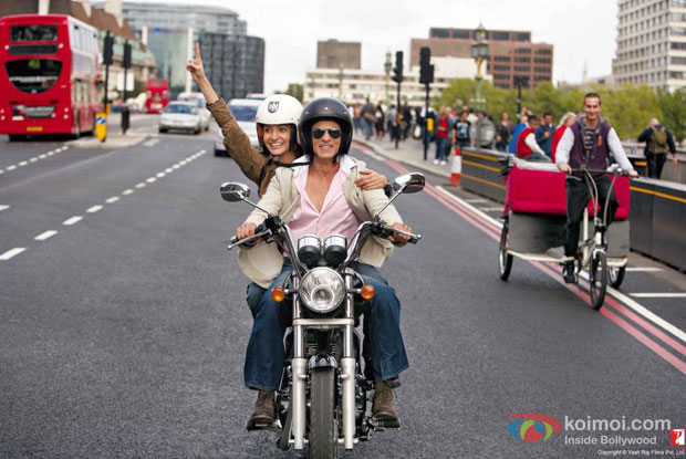 Shah Rukh Khan And Anushka Sharma in a still from Jab Tak Hai Jaan Movie