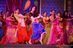 Kareena Kapoor does the signature steps of 'Fevicol' song in Dabangg 2 Movie Stills