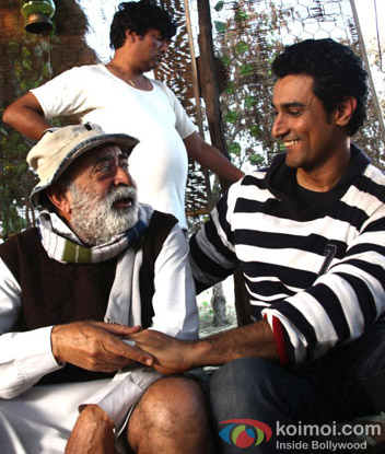 Rajesh Sharma, Vinod Nagpal and Kunal Kapoor in a still from Luv Shuv Chicken Khurana Movie
