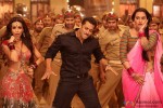 Malaika Arora Khan, Salman Khan, Sonakshi Sinha in 'Pandey Jee Seeti' Song In Dabangg 2 Movie Stills