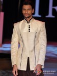 Model Walks For Riyaz Gangji At India Resort Fashion Week 2012 Pic 2