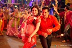 Salman Khan flirts with Kareena Kapoor in 'Fevicol' song in Dabangg 2 Movie Stills