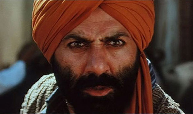 Sunny Deol in a still from Gadar: Ek Prem Katha Movie