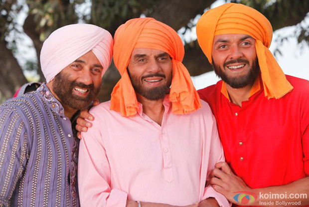 Sunny Deol, Dharmendra and Bobby Deol in a still from Yamla Pagla Deewana Movie