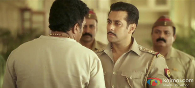 Salman Khan and Prakash Raj in a still from Dabangg 2 Movie
