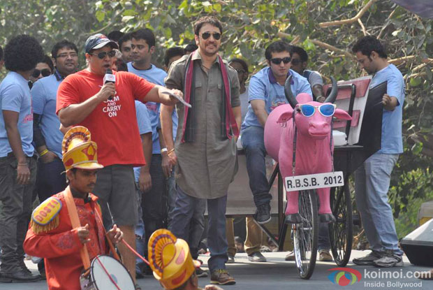Imran Khan takes 'Gulabo' at Soap Box Racing to promote Matru Ki Bijlee Ka Mandola