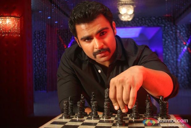 Sachiin Joshi in a still from Mumbai Mirror Movie