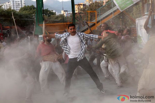 Akshay Kumar in a still from Rowdy Rathore Movie