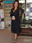 Shama Sikander launch Vinod Nair's book