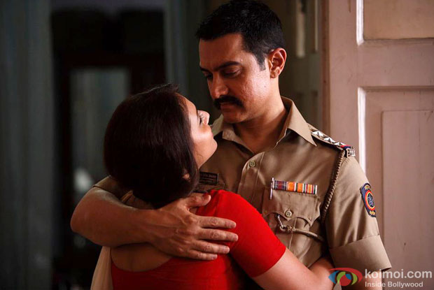 Aamir Khan and Rani Mukerji in a still from Talaash Movie