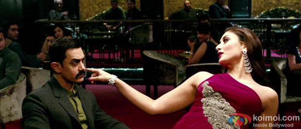 Aamir Khan and Kareena Kapoor in a still from Talaash Movie