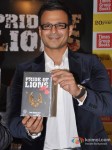 Vivek Oberoi launch Vinod Nair's book Pic 7