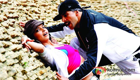 Deepika Padukone And Akshay Kumar In Chandni Chowk to China Movie Stills