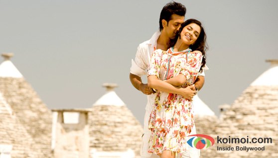Deepika Padukone And Ranbir Kapoor Bachna Hai Haseeno Movie Stills