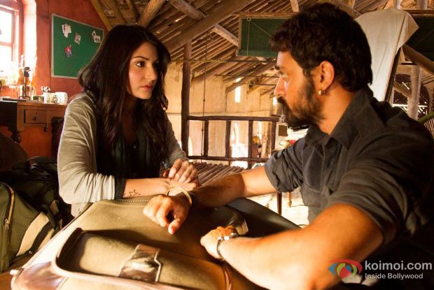 Anushka Sharma and Imran Khan in a still from Matru Ki Bijlee Ka Mandola Movie