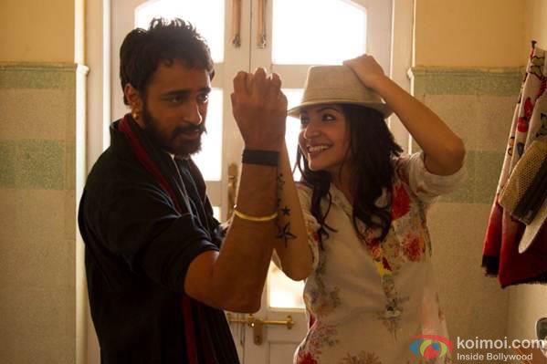 Imran Khan and Anushka Sharma in a still from Matru Ki Bijlee Ka Mandola Movie
