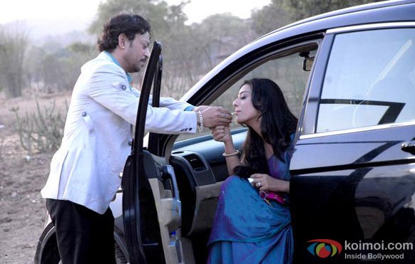 Irrfan Khan and Mahie Gill in a still from Saheb Biwi Aur Gangster Returns Movie