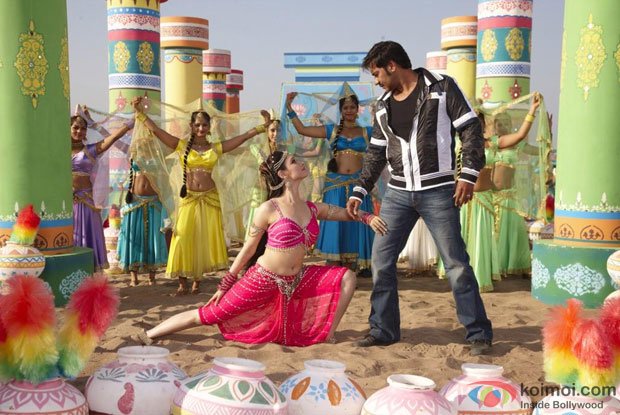 Tamannaah and Ajay Devgn in Tathaiya tathaiya song in Himmatwala Movie Stills