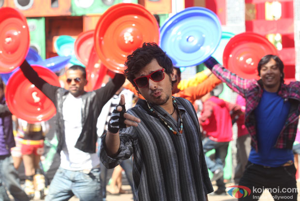 Divyendu Sharma in a still from Chashme Baddoor Movie