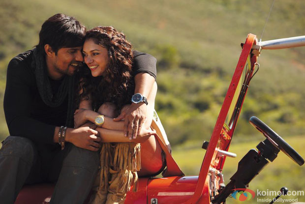 Randeep Hooda and Aditi Rao Hydari in a still from Murder 3 Movie