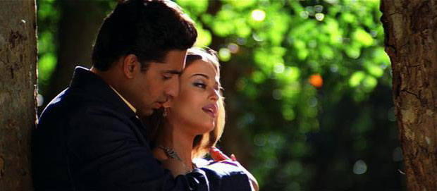 Abhishek Bachchan and Aishwarya Rai in a still from Kuch Naa Kaho Movie