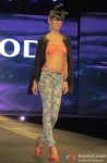 Model walk the ramp at Spring Summer 13 collection Pic 1
