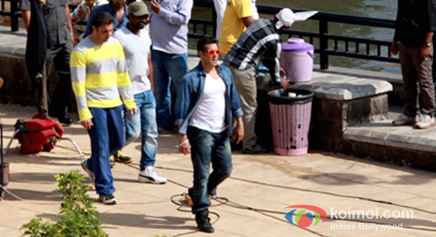 Salman Khan spotted in Lavasa shooting for 'Mental' Salman Khan spotted in Lavasa shooting for 'Mental'