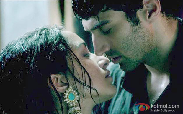 Shraddha Kapoor and Aditya Roy Kapur in a still from Aashiqui 2 Movie