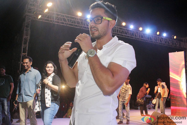 Kunal Khemu at Baisakhi concert Kunal Khemu at Baisakhi concert