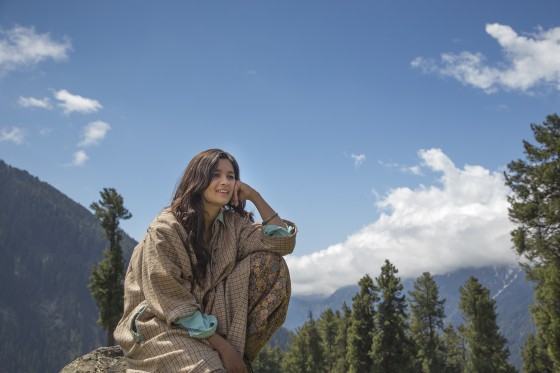 Alia Bhatt Shooting for   Highway at Aru Valley, Kashmir