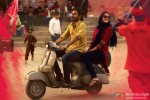 Dhanush and Sonam Kapoor in Raanjhanaa Movie Stills Pic 3