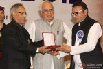 Pranab Mukherjee giving award to Annu Kapoor
