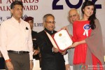 Pranab Mukherjee giving award to Parineeti Chopra