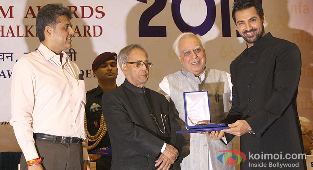 Pranab Mukherjee presenting the Best Actor Award to John Abraham at the 60th National Film Awards 2012