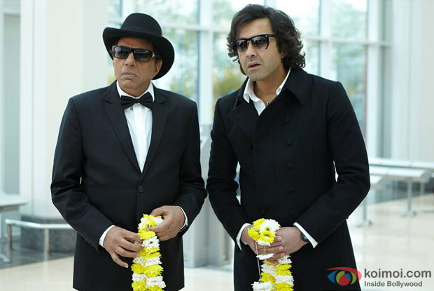 Dharmendra and Bobby Deol in a still from Yamla Pagla Deewana 2 Movie