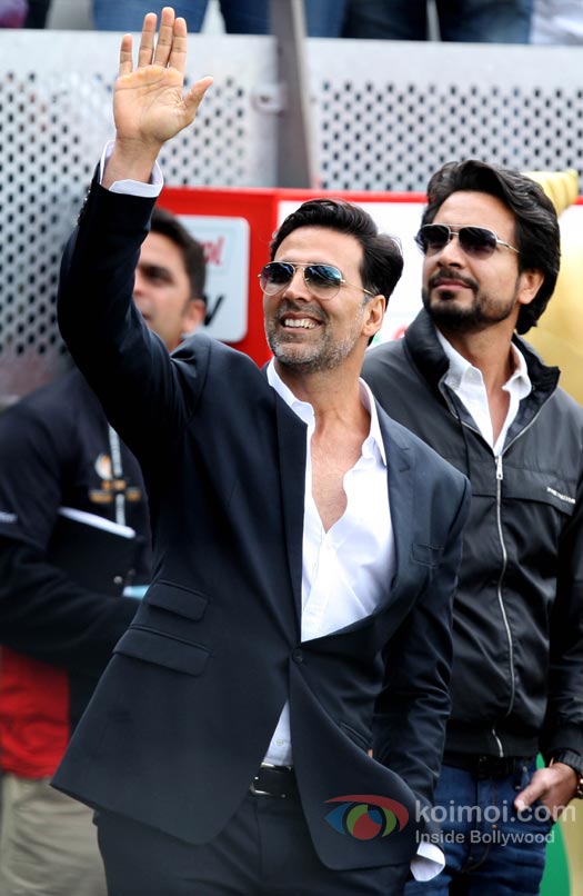 Akshay Kumar promotes Once Upon A Time In Mumbaai Again at India-Pakistan ICC Match