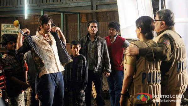 Ranbir Kapoor, Neetu Kapoor And Rishi Kapoor on The Sets of Besharam