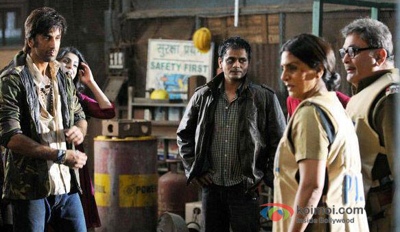 Ranbir Kapoor,Neetu Kapoor And Rishi Kapoor on The Sets of Besharam