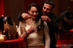 Sonakshi Sinha and Akshay Kumar in Once Upon A Time In Mumbaai Dobaara! Movie Stills Pic 5