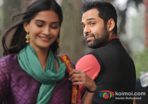 Sonam Kapoor And Abhay Deol in Raanjhanaa Movie Stills Sonam Kapoor And Abhay Deol in Raanjhanaa Movie Stills