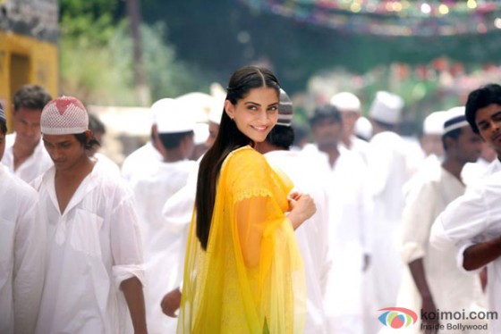 Sonam Kapoor in Raanjhnaa Movie Stills