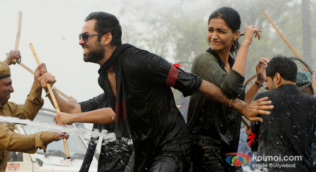 Abhay Deol And Sonam Kapoor in Raanjhanaa Movie Stills