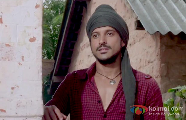 Farhan Akhtar in Bhaag Milkha Bhaag Movie Stills