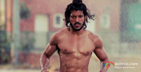 Farhan Akhtar in Bhaag Milkha Bhaag Movie Stills