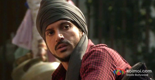 Farhan Akhtar in Bhaag Milkha Bhaag Movie Stills