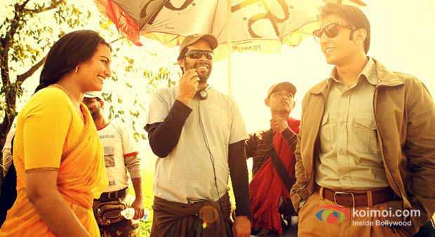 Sonakshi Sinha, Vikramaditya Motwane And Ranveer Singh on The Sets Of lootera