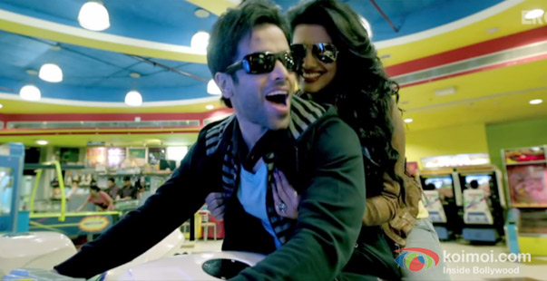 Tusshar Kapoor And Vishakha Singh in Bajatey Raho Movie Stills