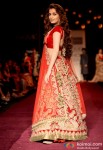 Dia Mirza walks the ramp at LFW 2013 Pic 3