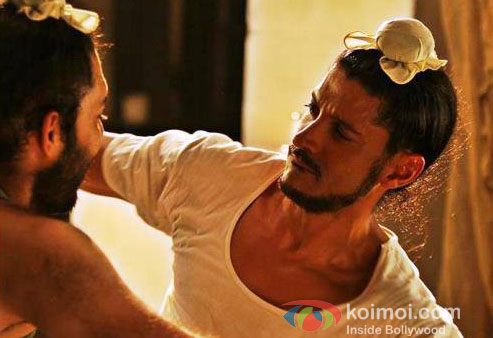 Farhan Akhtar in Bhaag Milkha Bhaag Movie Stills